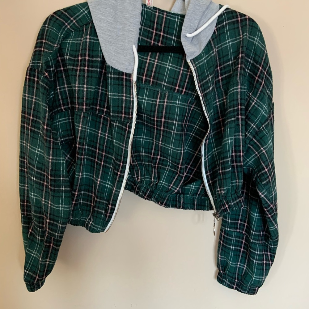 Green romwe cropped hoodie